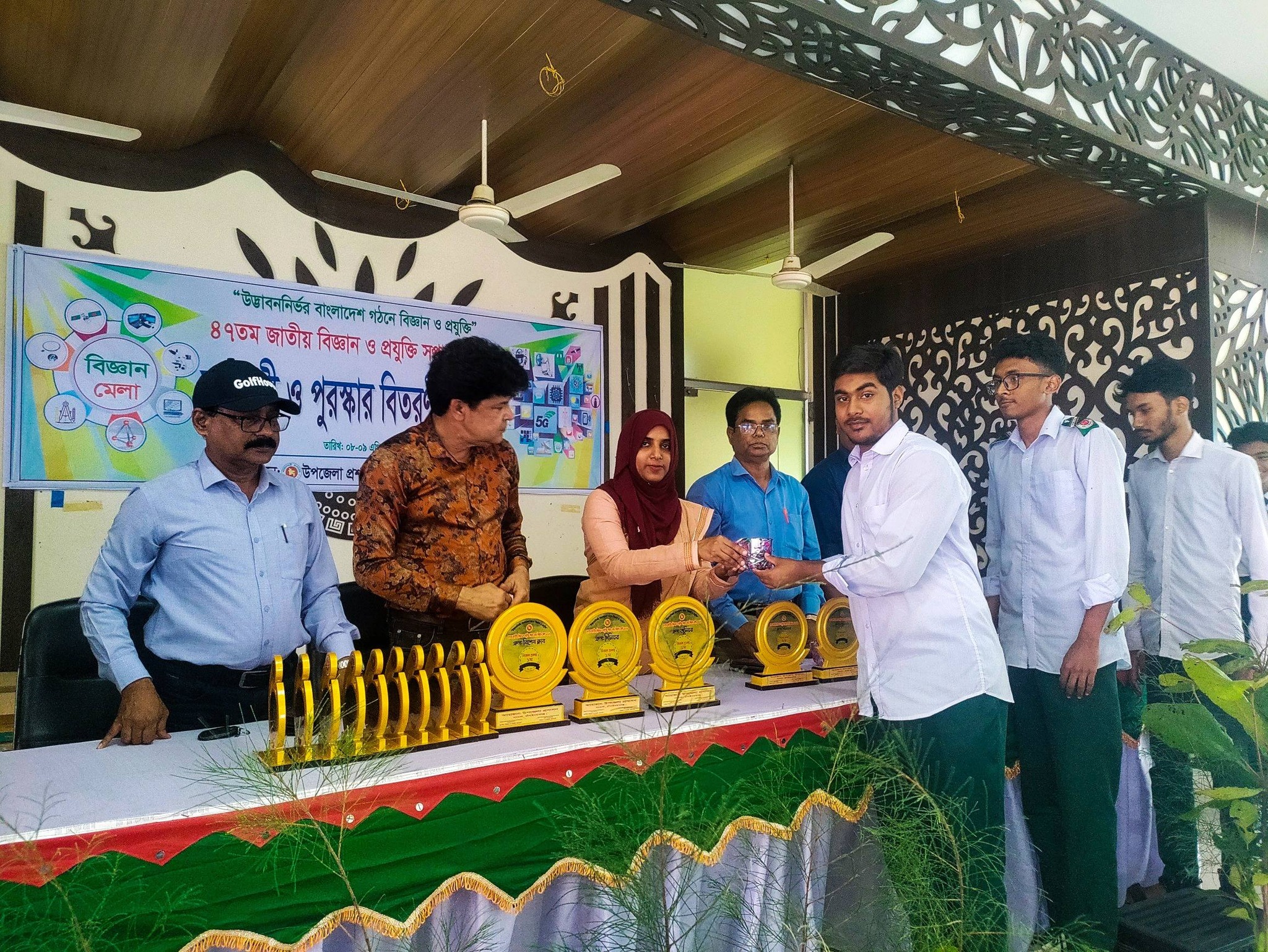 ৪৭ তম বিজ্ঞান মেলা ও প্রযুক্তি সপ্তাহ- ২০২৬ উপলক্ষে আয়োজিত বিজ্ঞান অলিম্পিয়াডে সিনিয়র গ্রুপ প্রথম স্থান অর্জন করেছে।